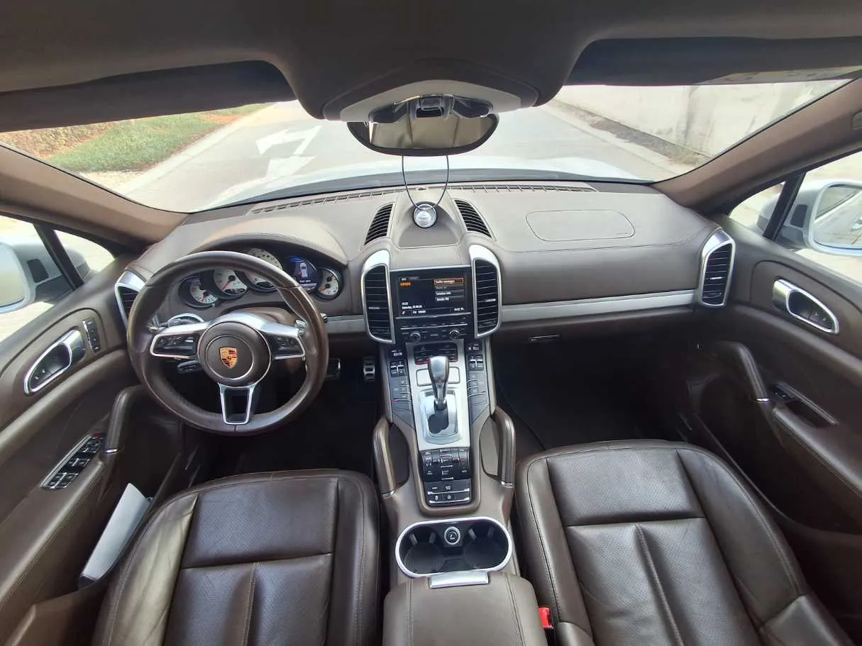 Car image 13