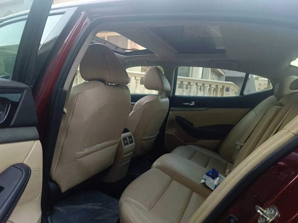 Car image 17