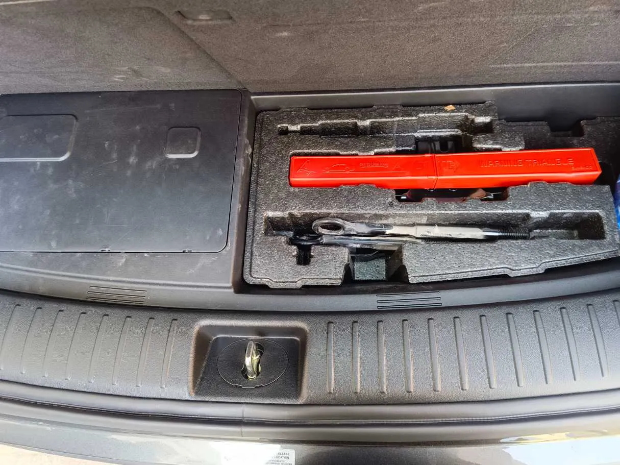 Car image 25