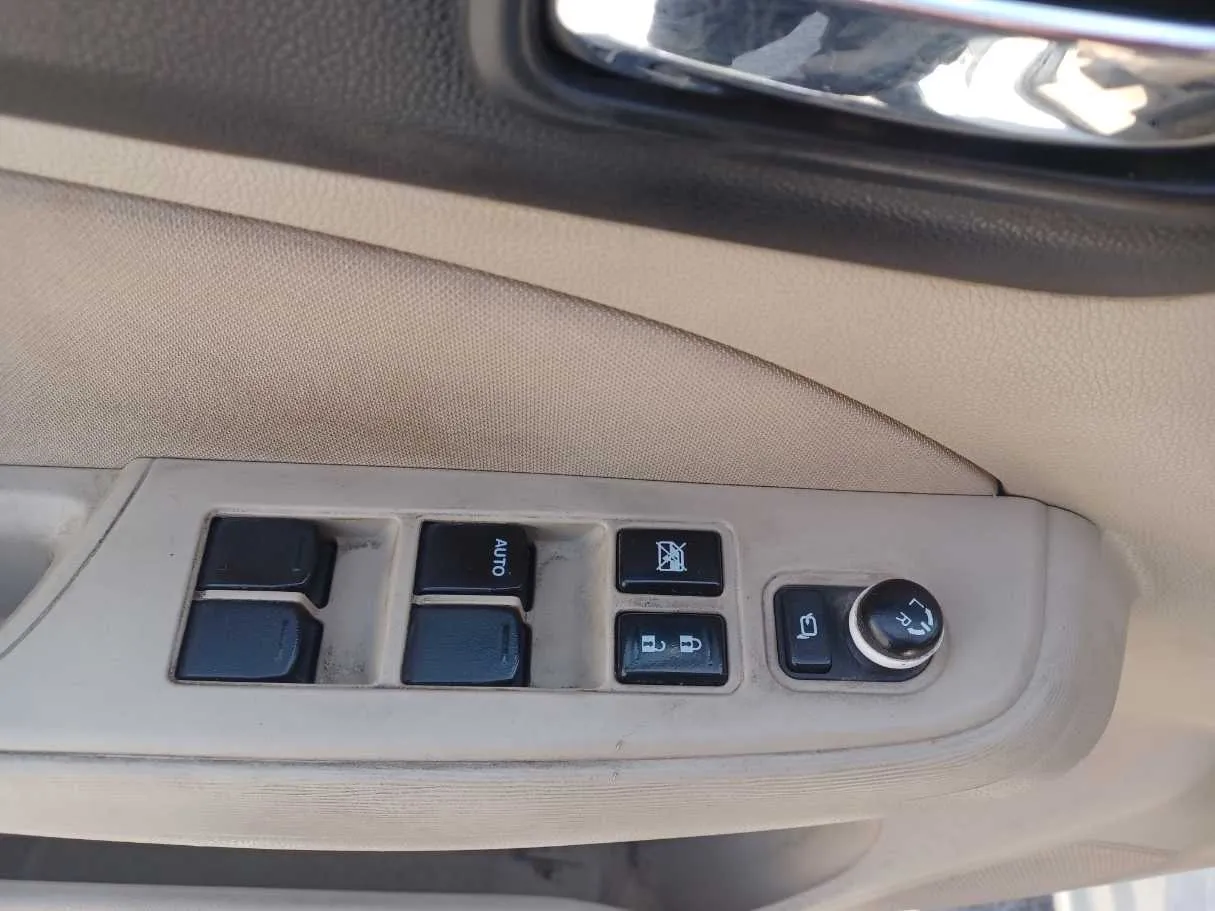 Car image 20