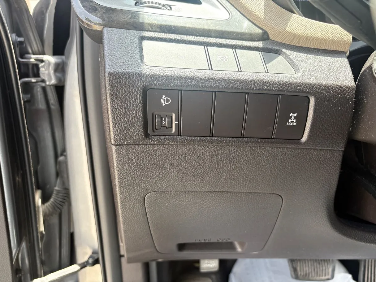Car image 26