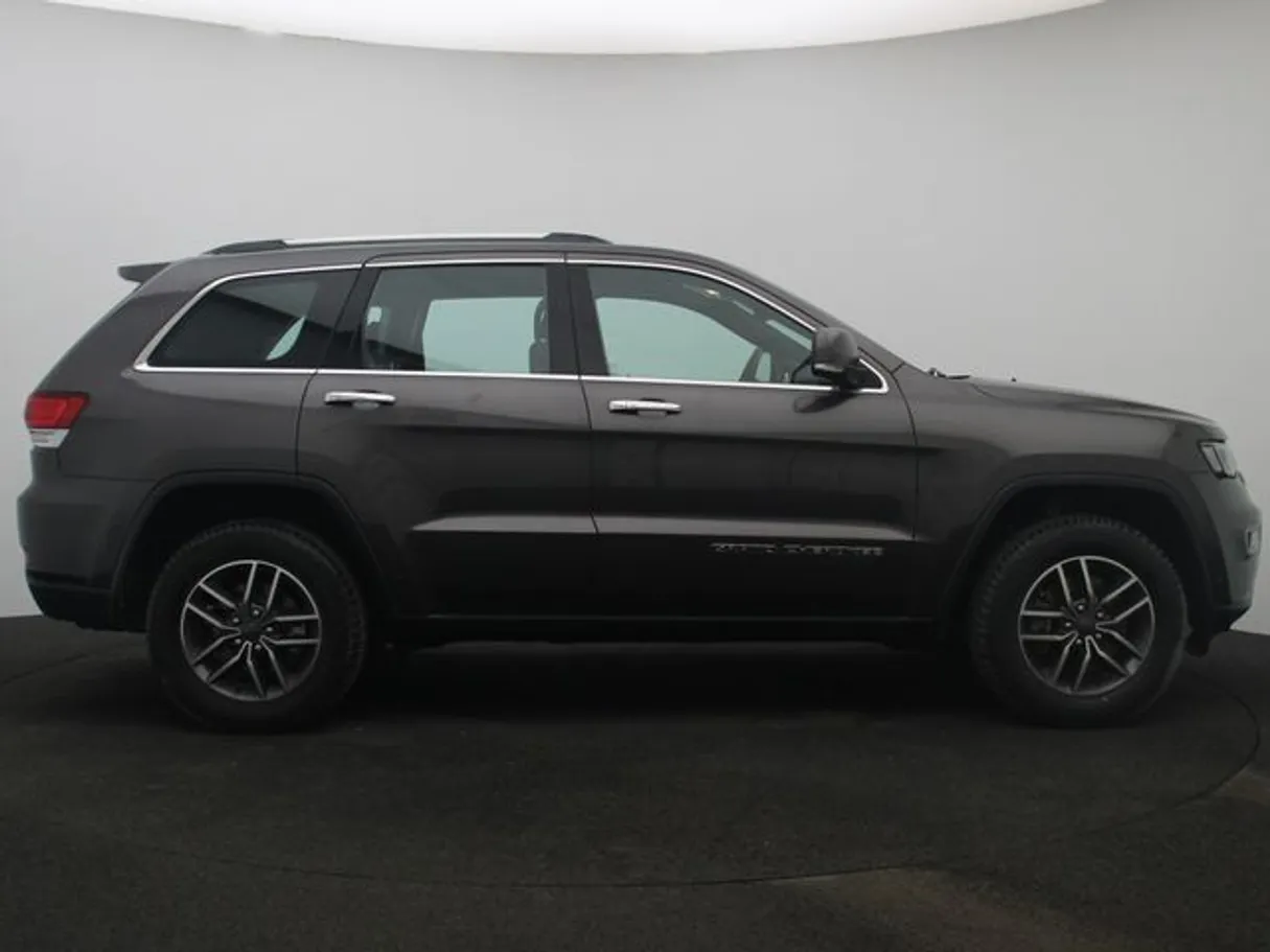 Car image 13