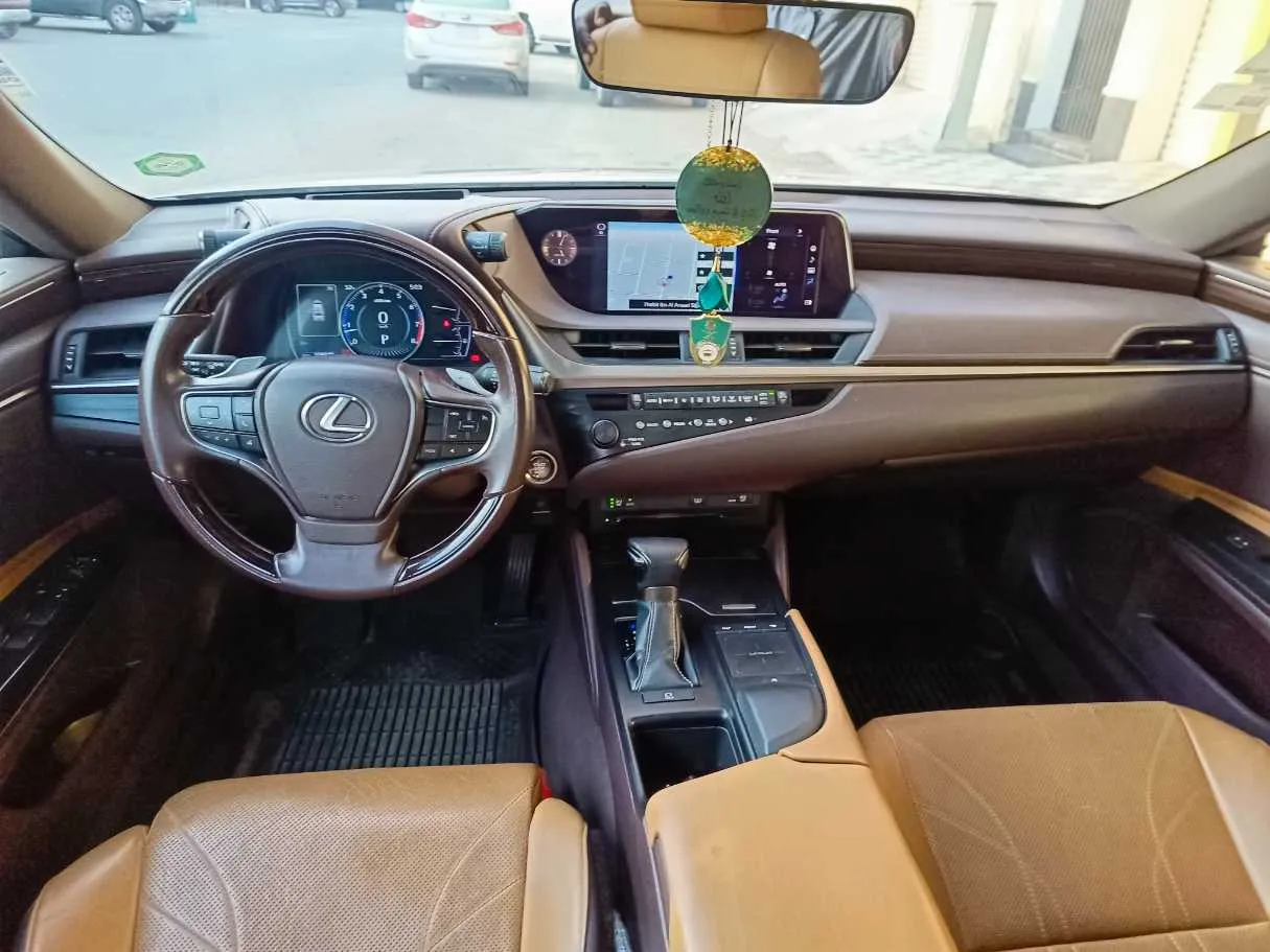 Car image 21