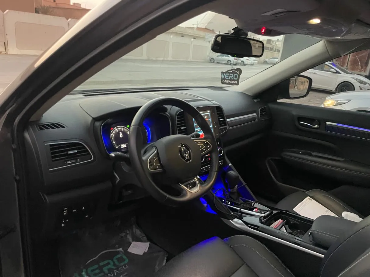 Car image 13