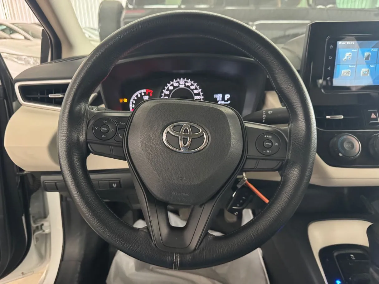 Car image 12