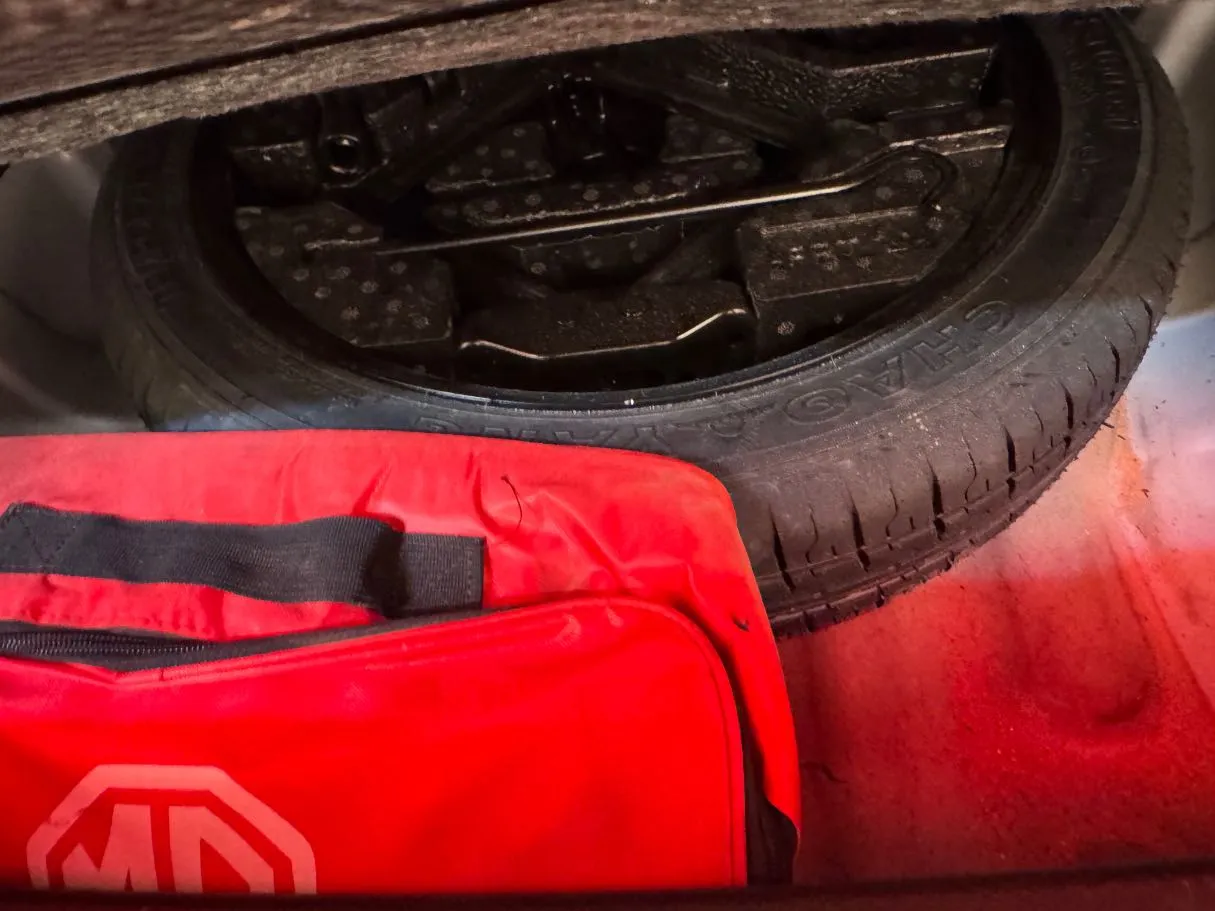 Car image 19