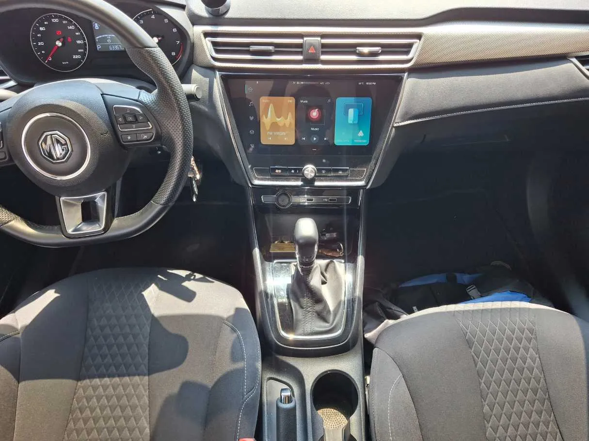 Car image 14