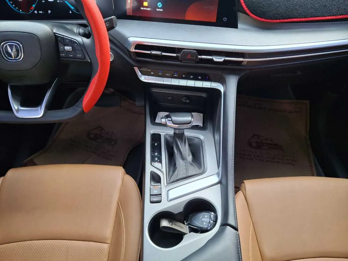 Car image 14