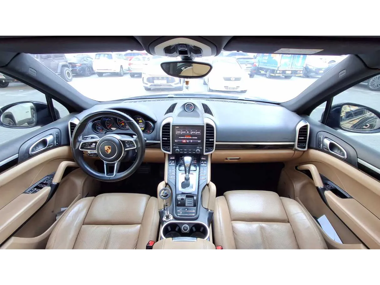 Car image 19