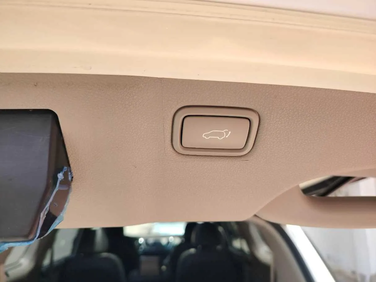 Car image 37
