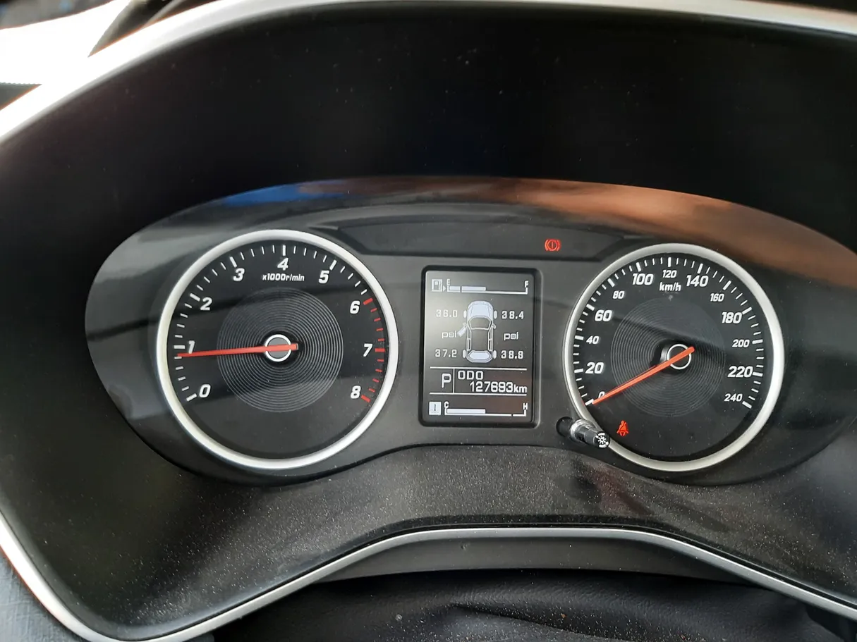 Car image 10