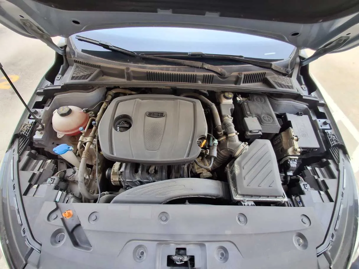 Car image 19