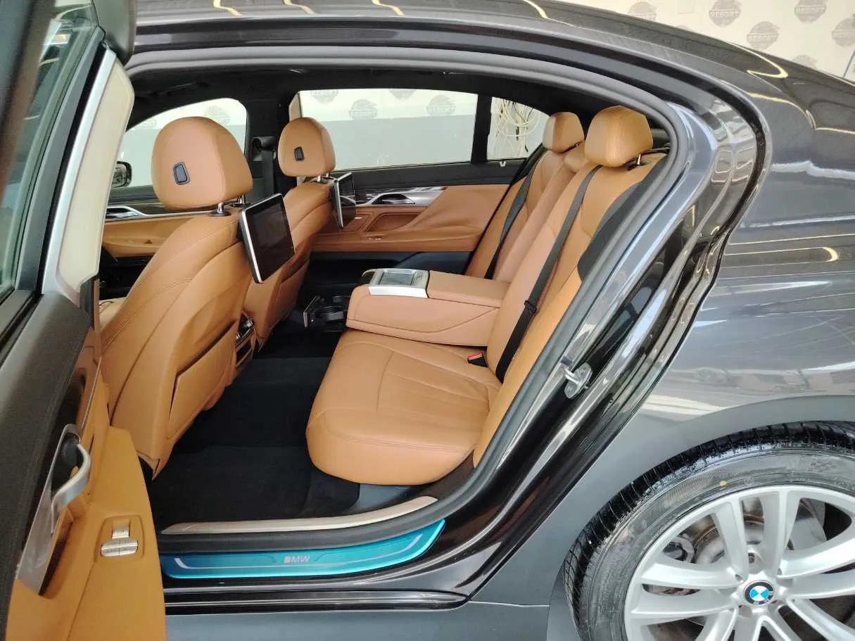 Car image 13