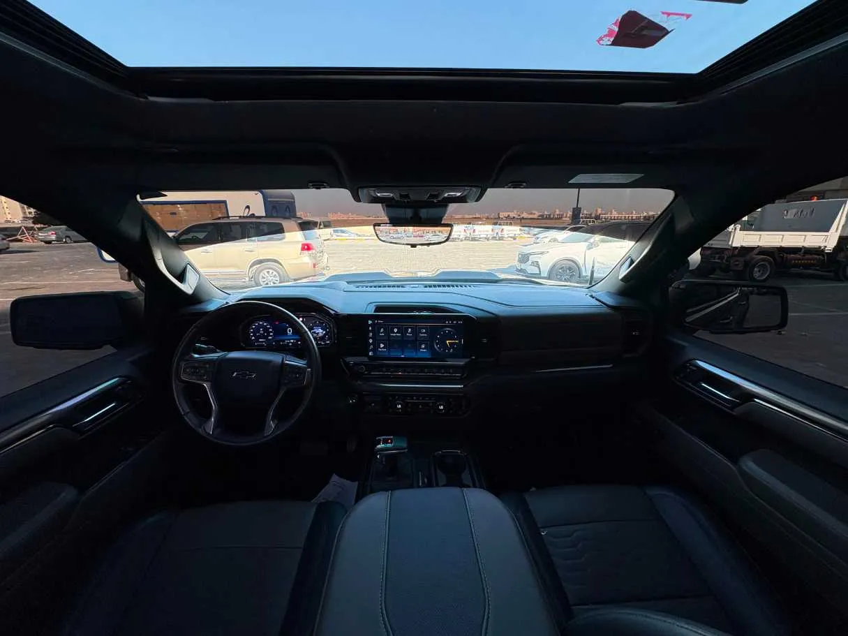 Car image 14