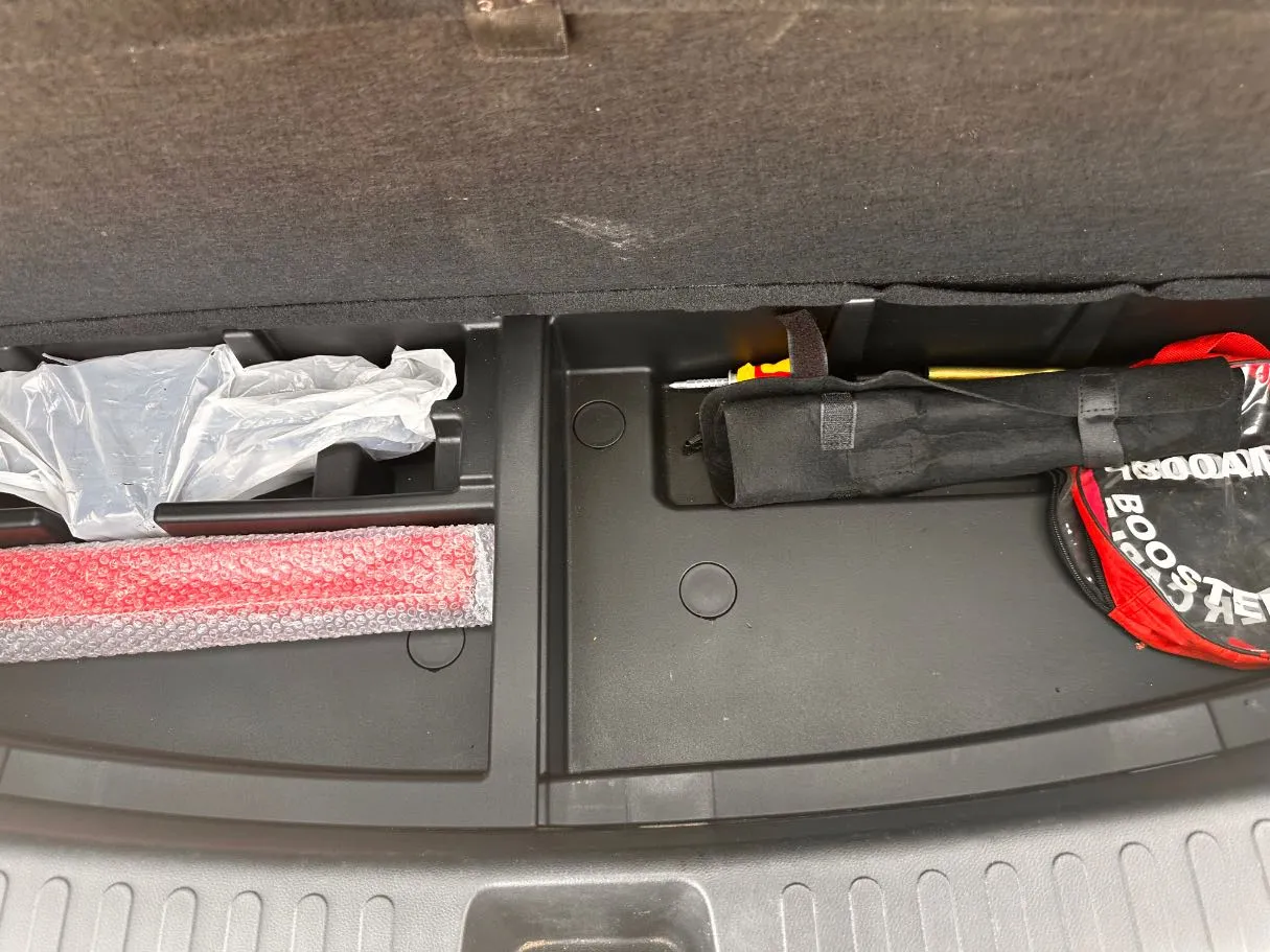 Car image 25
