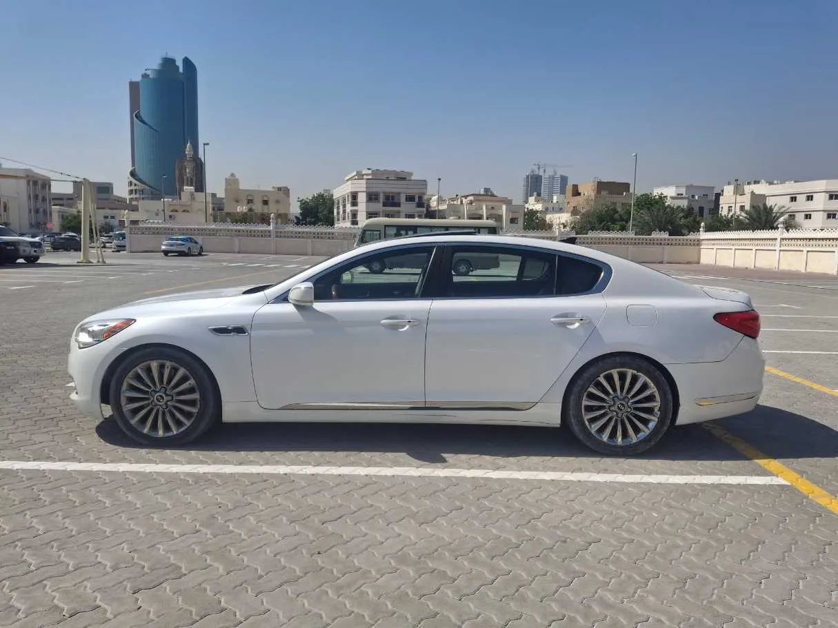 Car image 8
