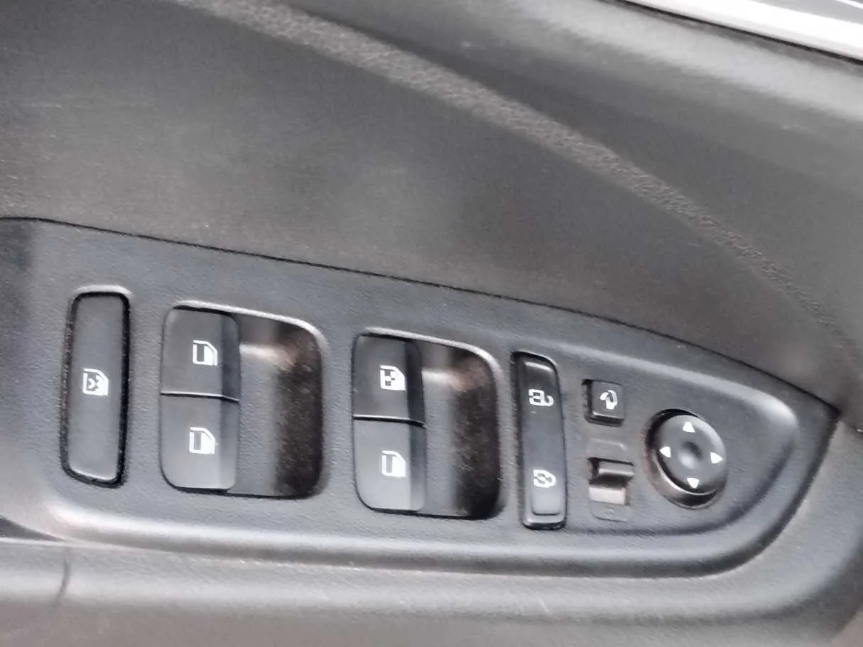 Car image 29