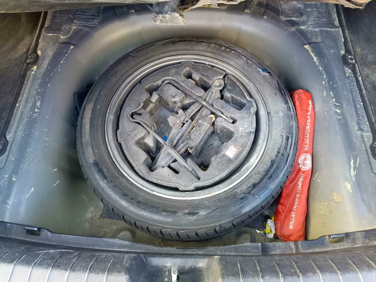 Car image 35