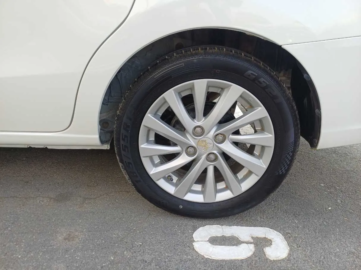 Car image 9