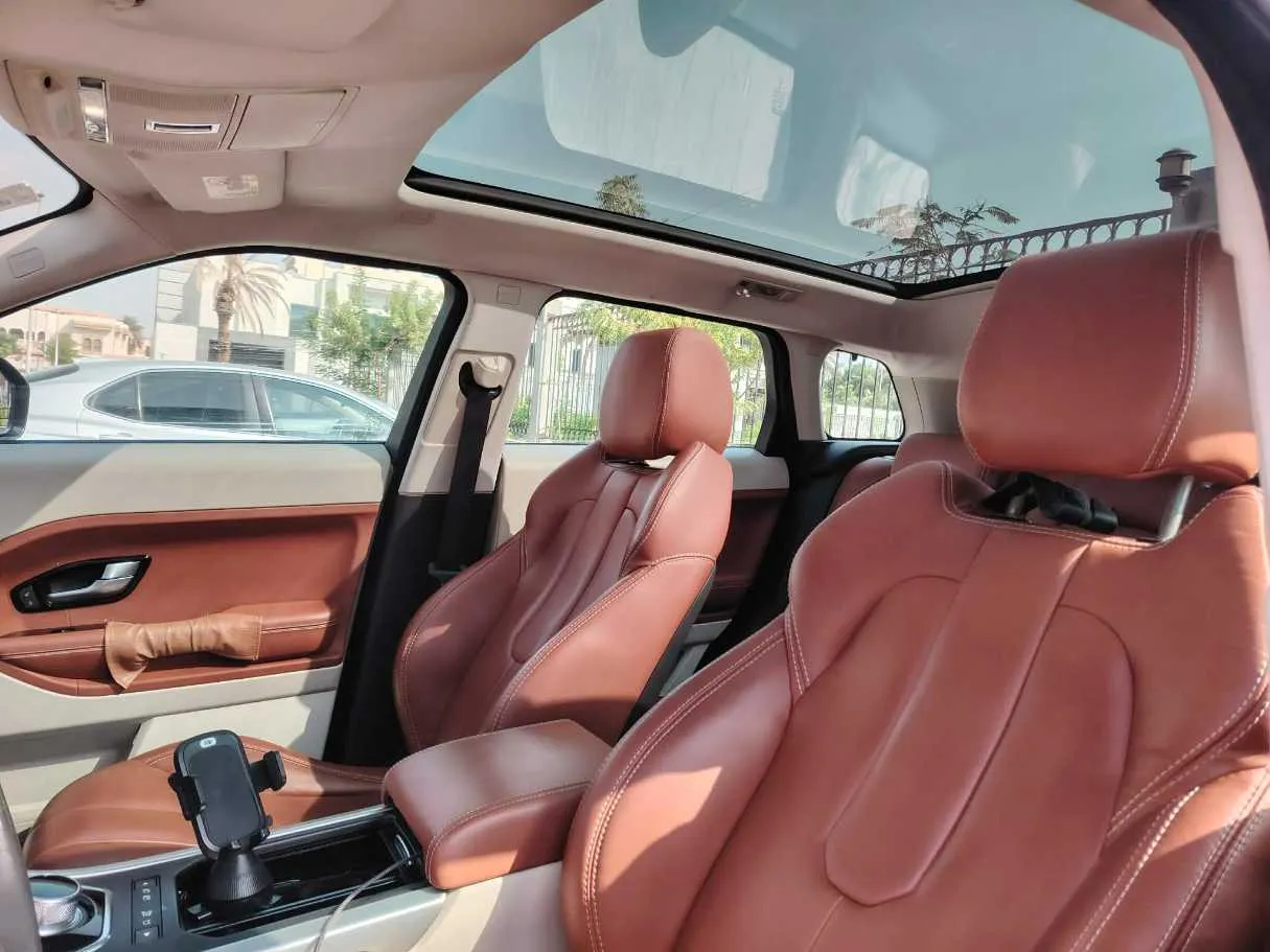 Car image 17