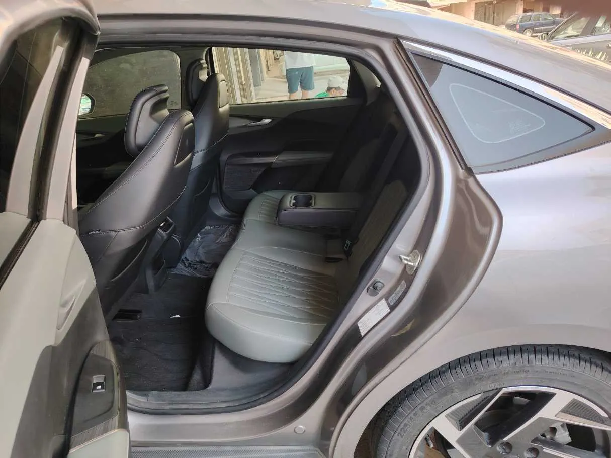 Car image 16