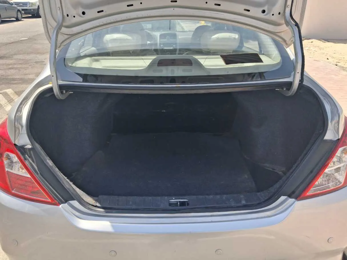 Car image 18