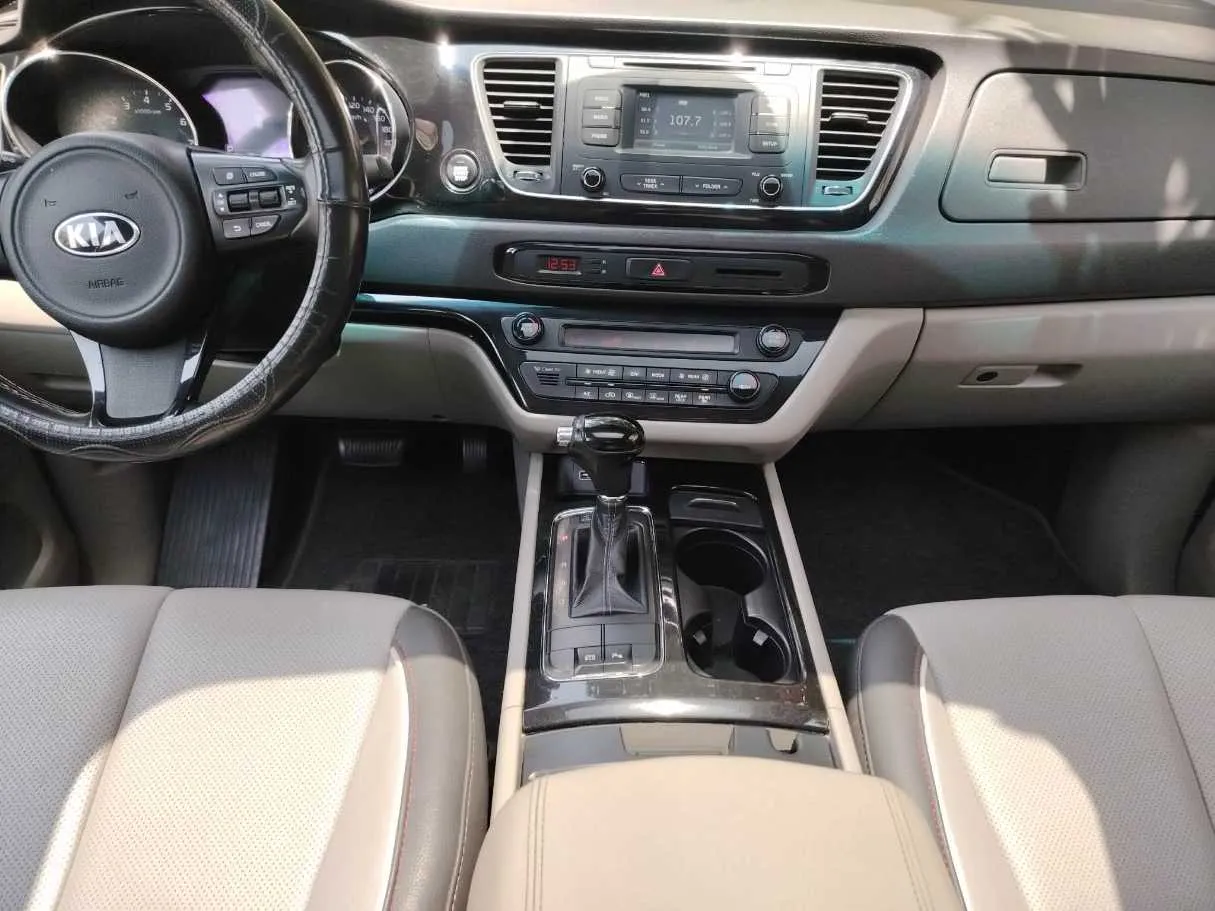 Car image 24