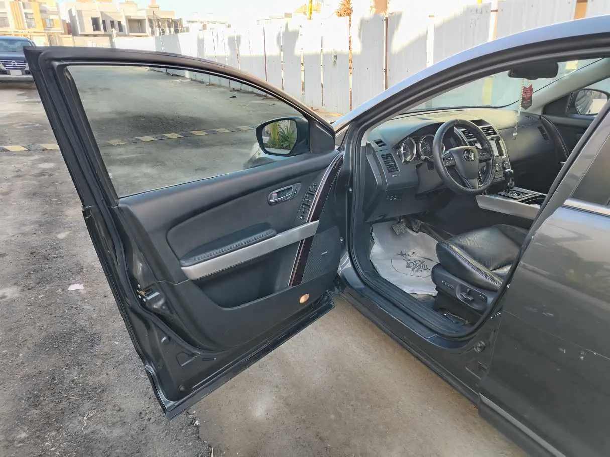 Car image 11