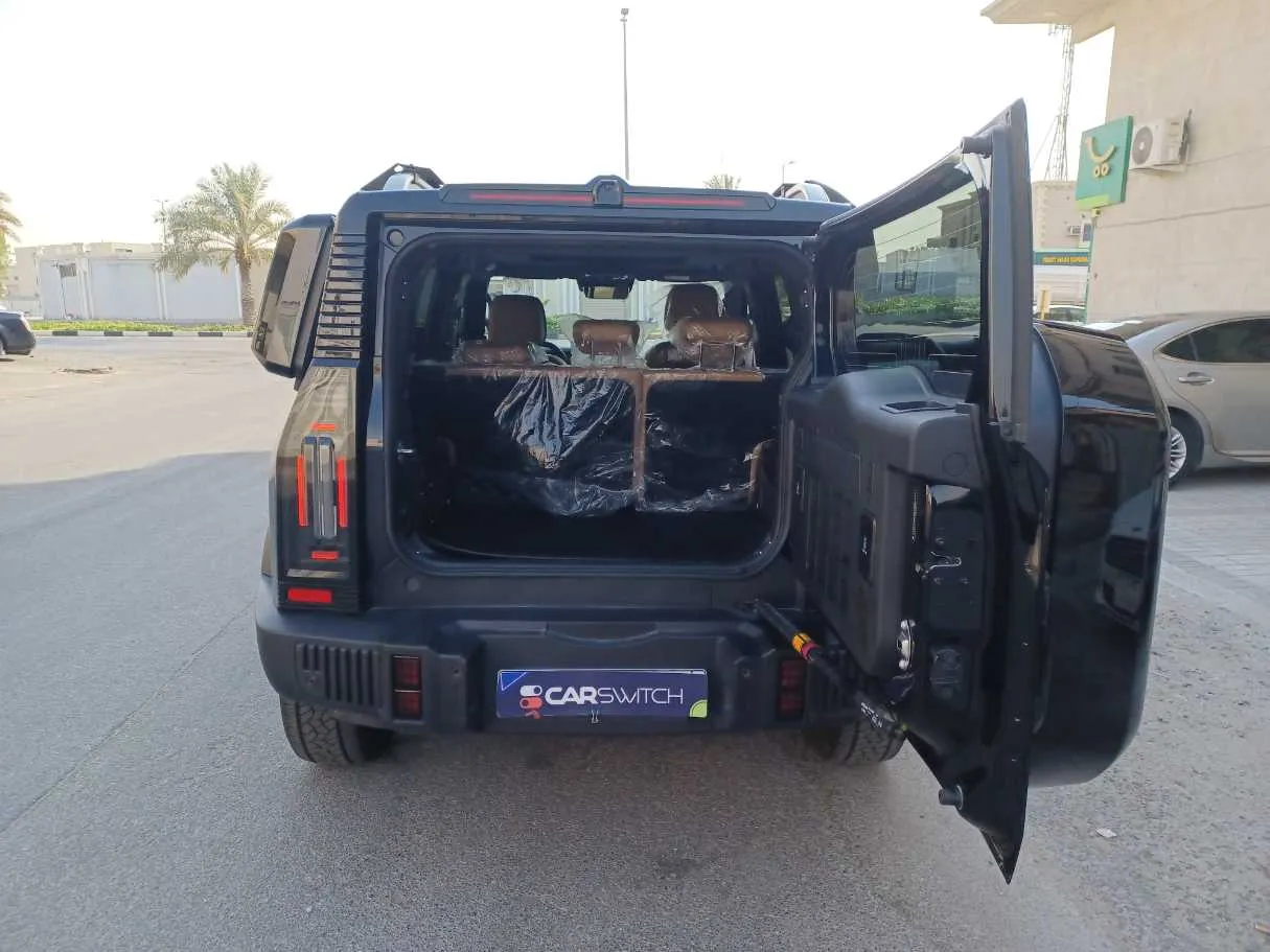Car image 19
