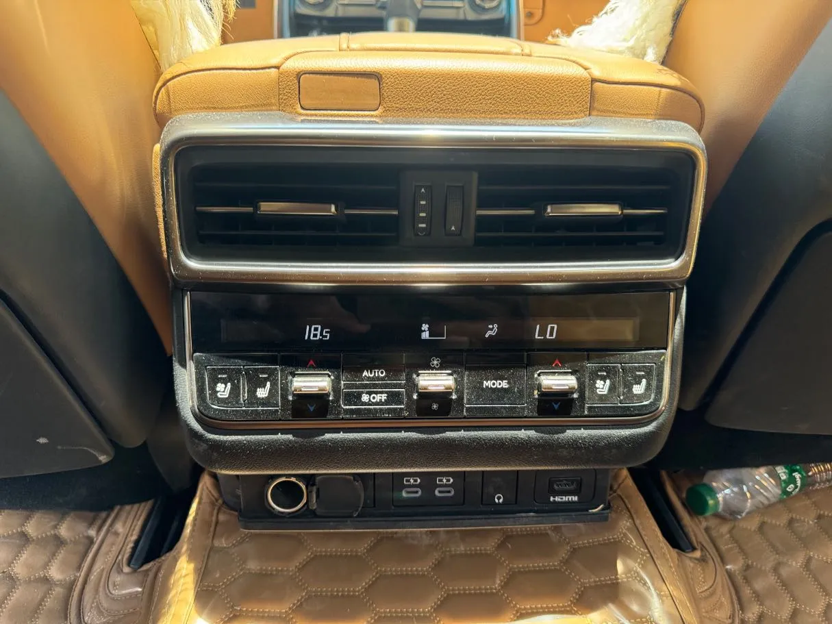 Car image 27