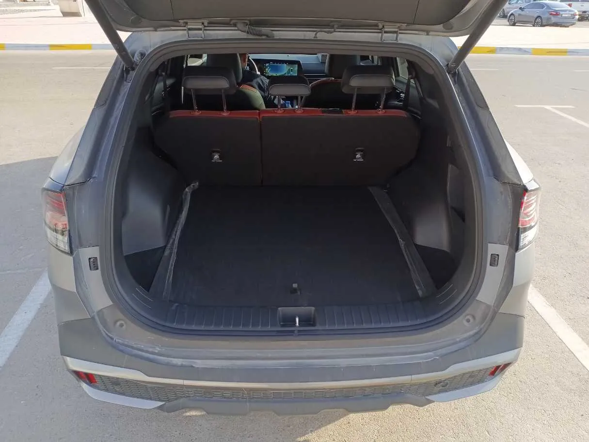 Car image 24