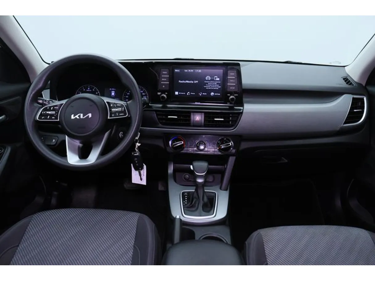 Car image 14