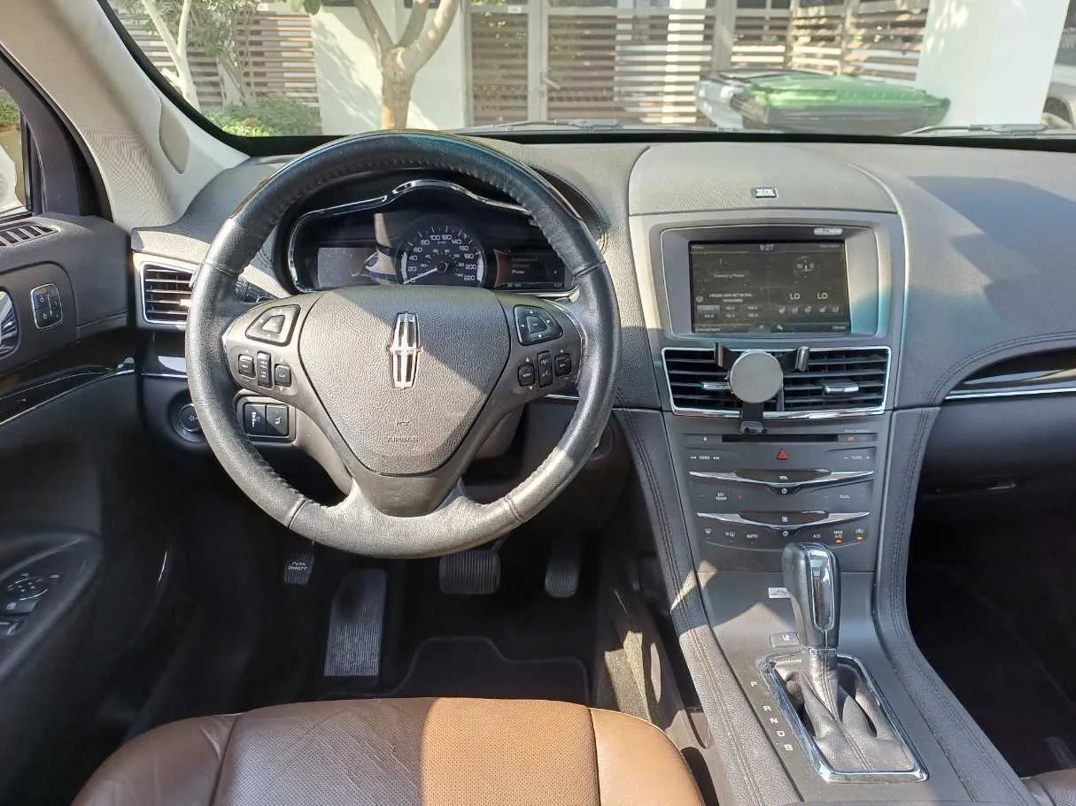 Car image 18