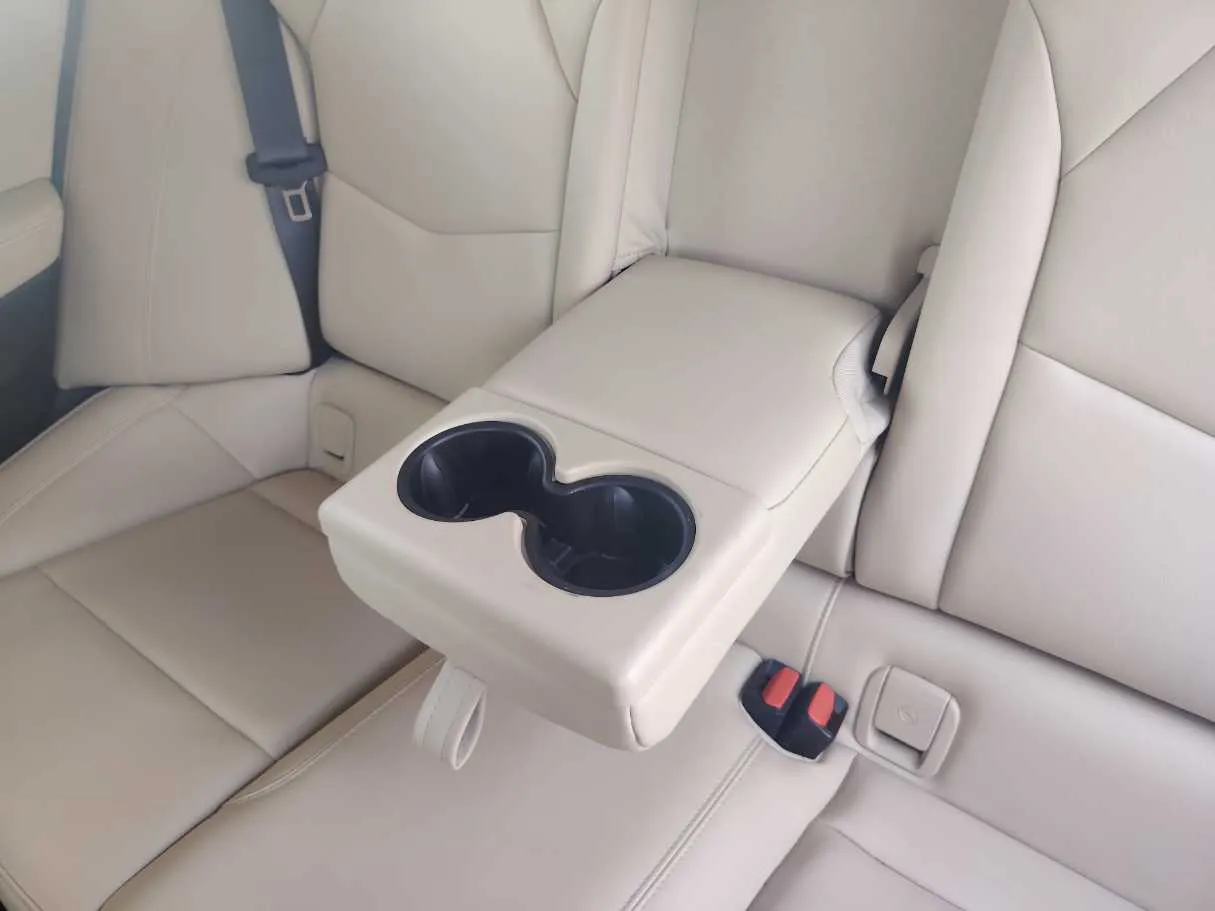 Car image 17