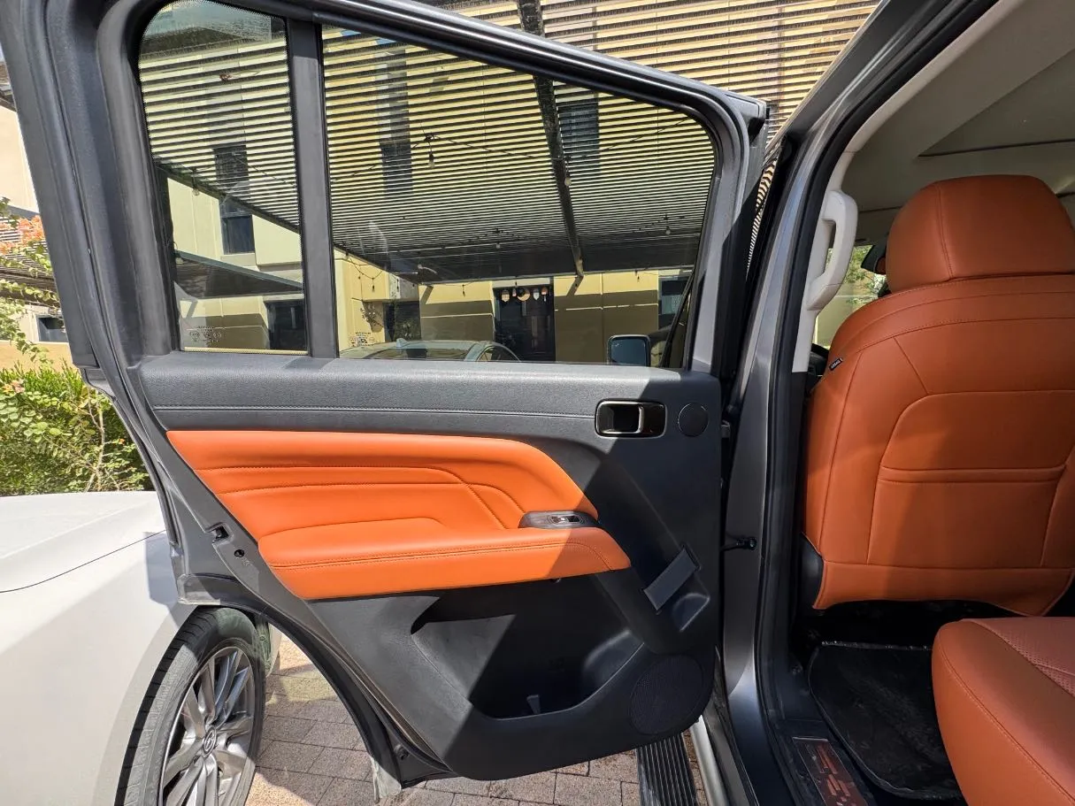 Car image 13