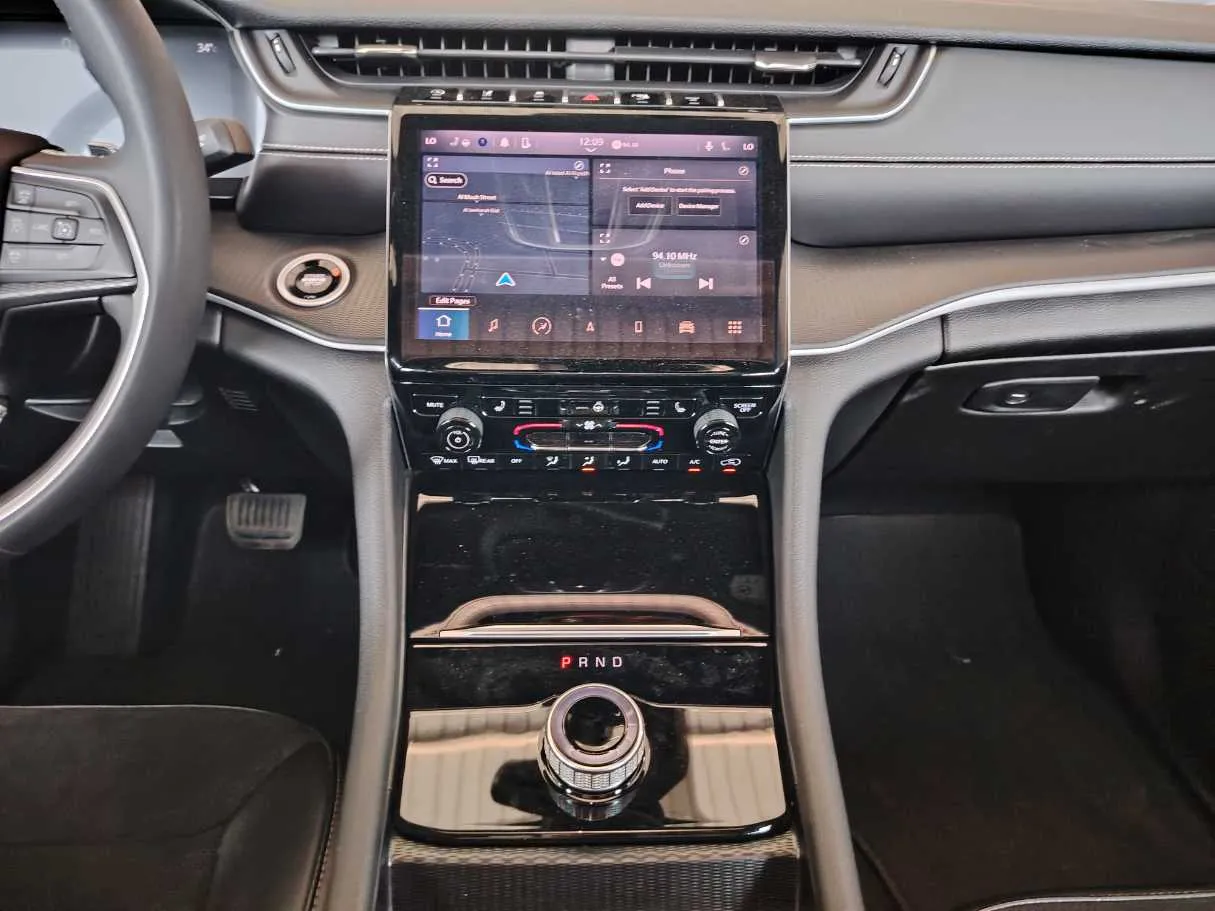 Car image 24