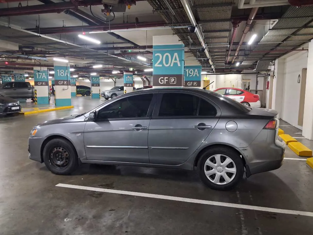 Car image 8
