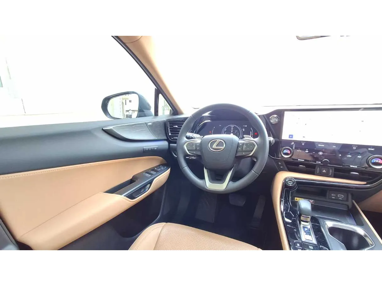 Car image 17