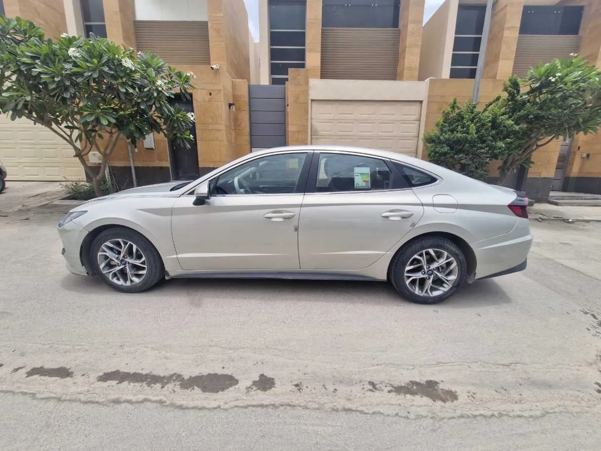 Car image 8