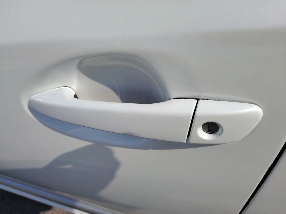 Car image 32
