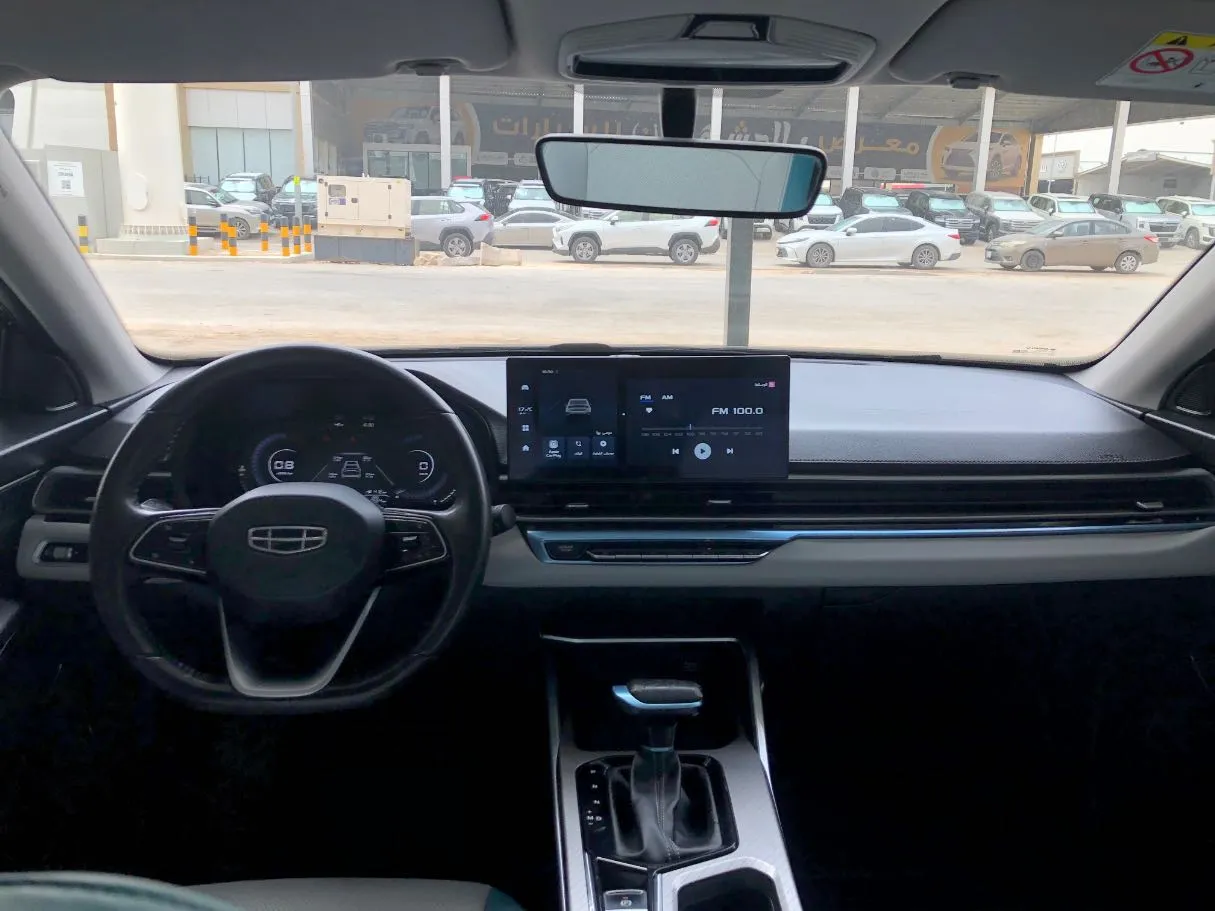 Car image 8