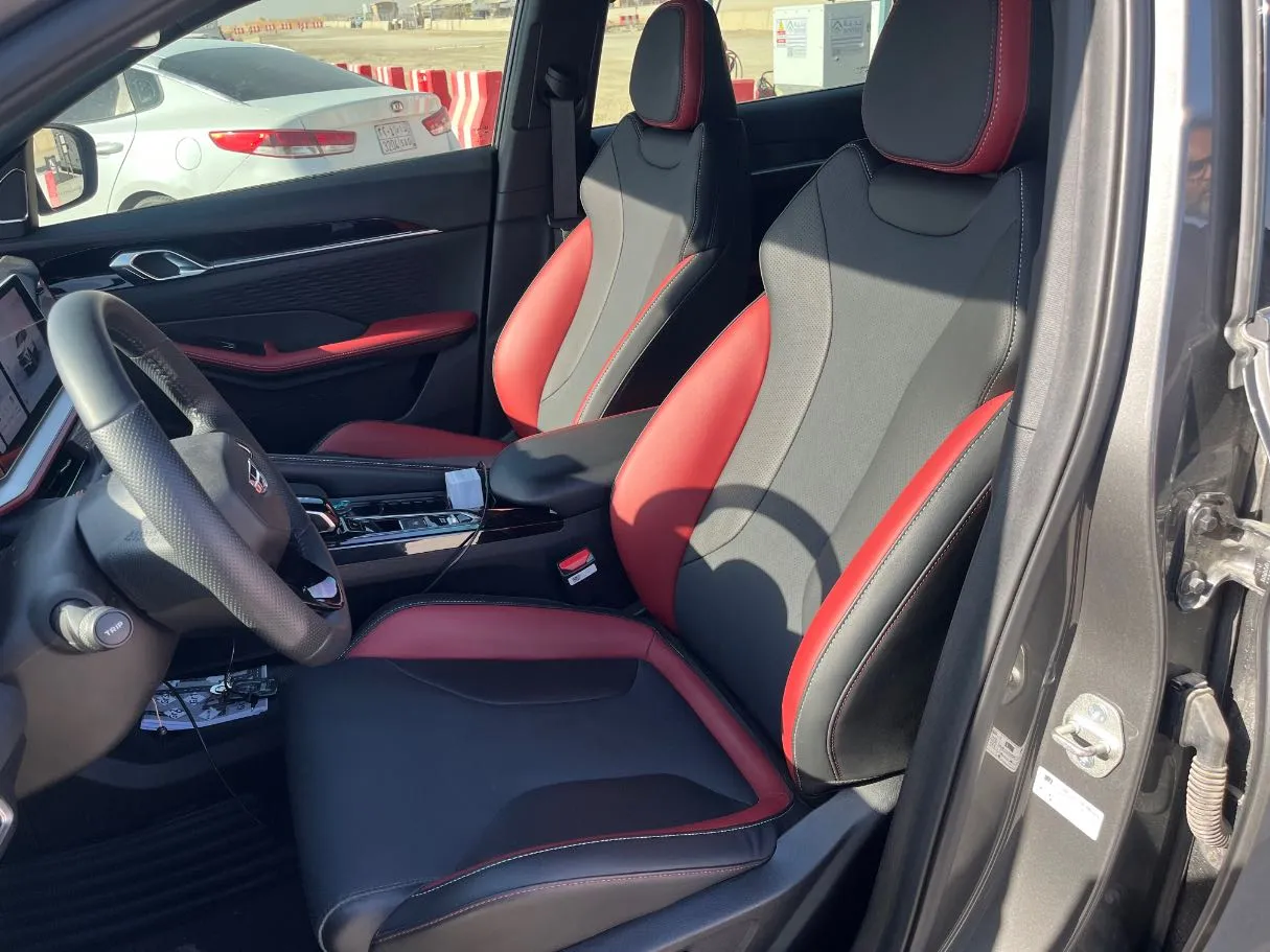 Car image 12