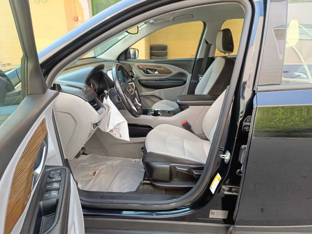 Car image 13