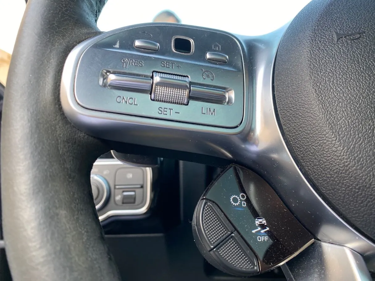 Car image 27