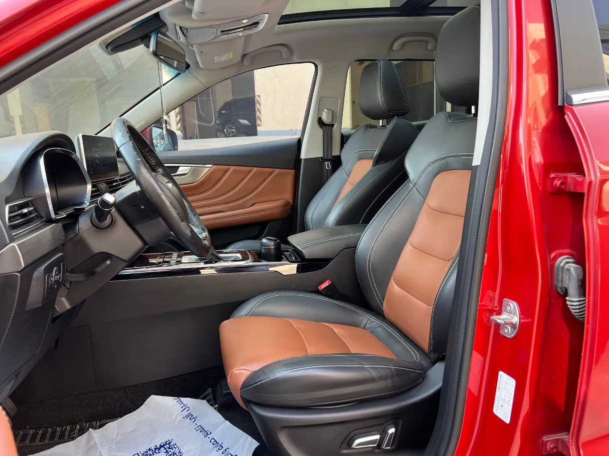 Car image 12