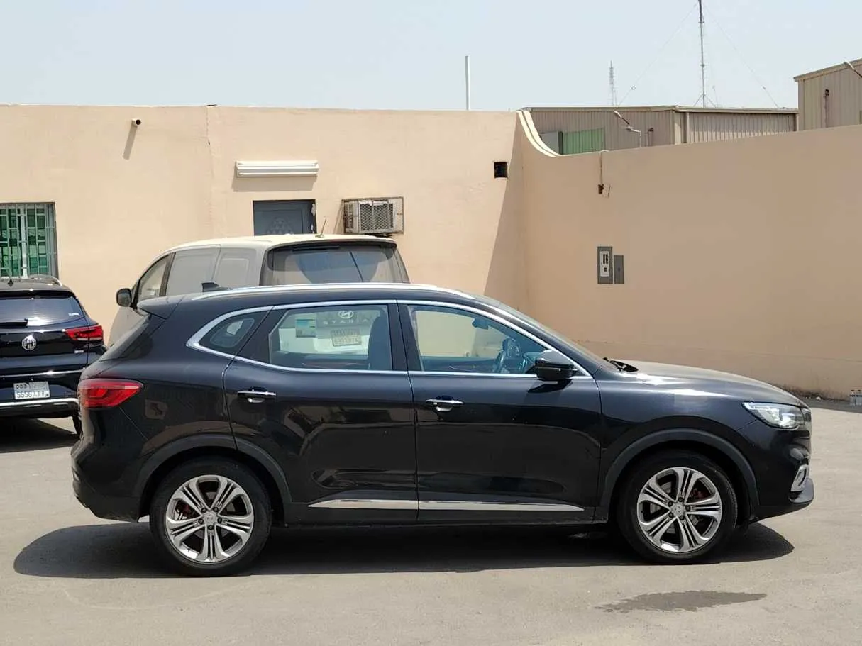Car image 4