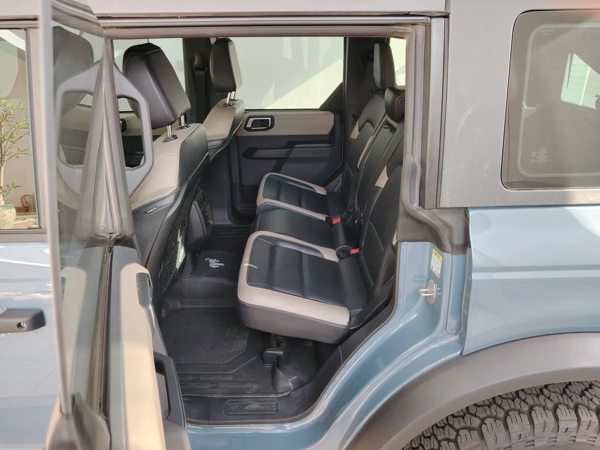 Car image 16