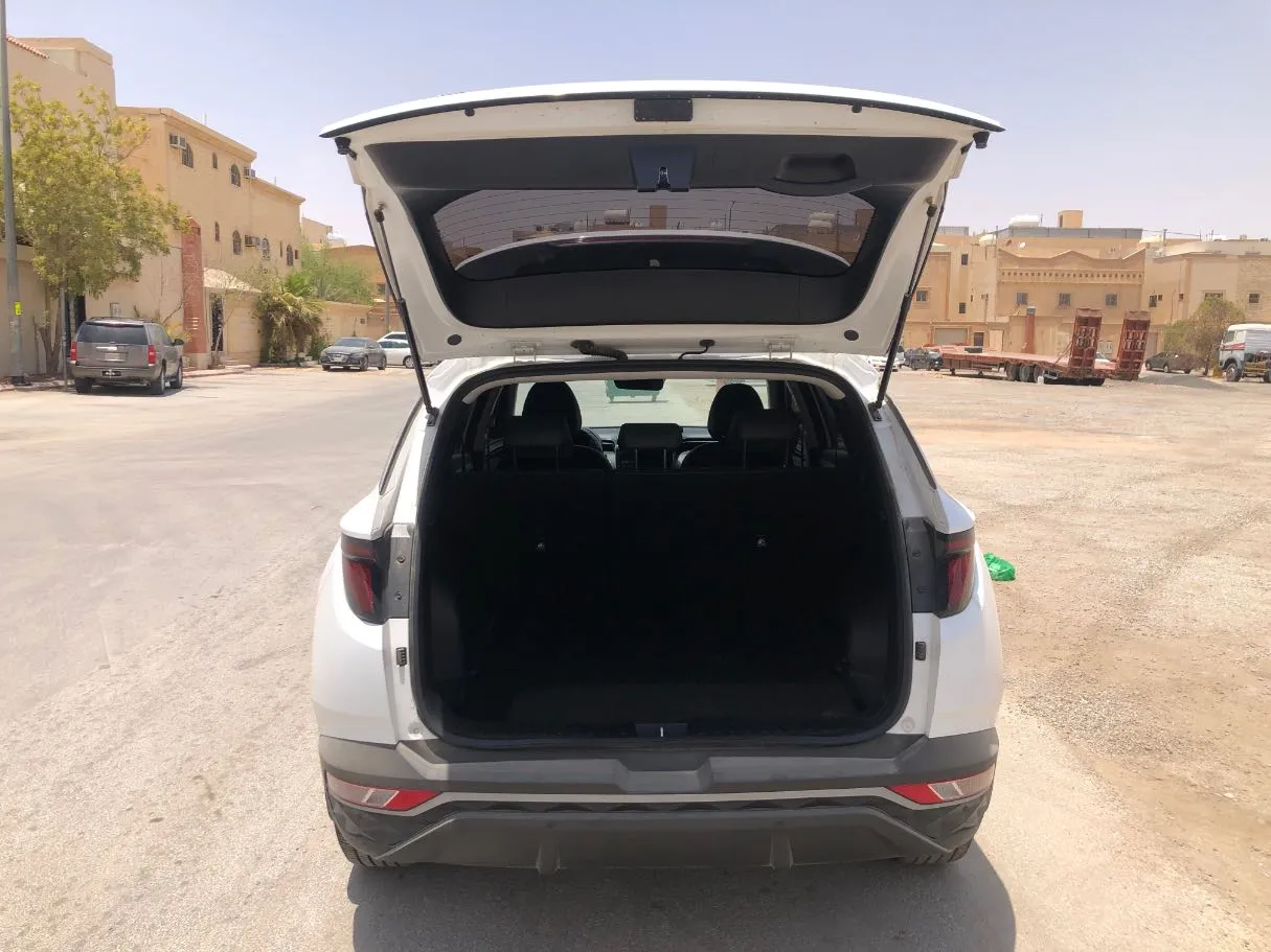 Car image 17