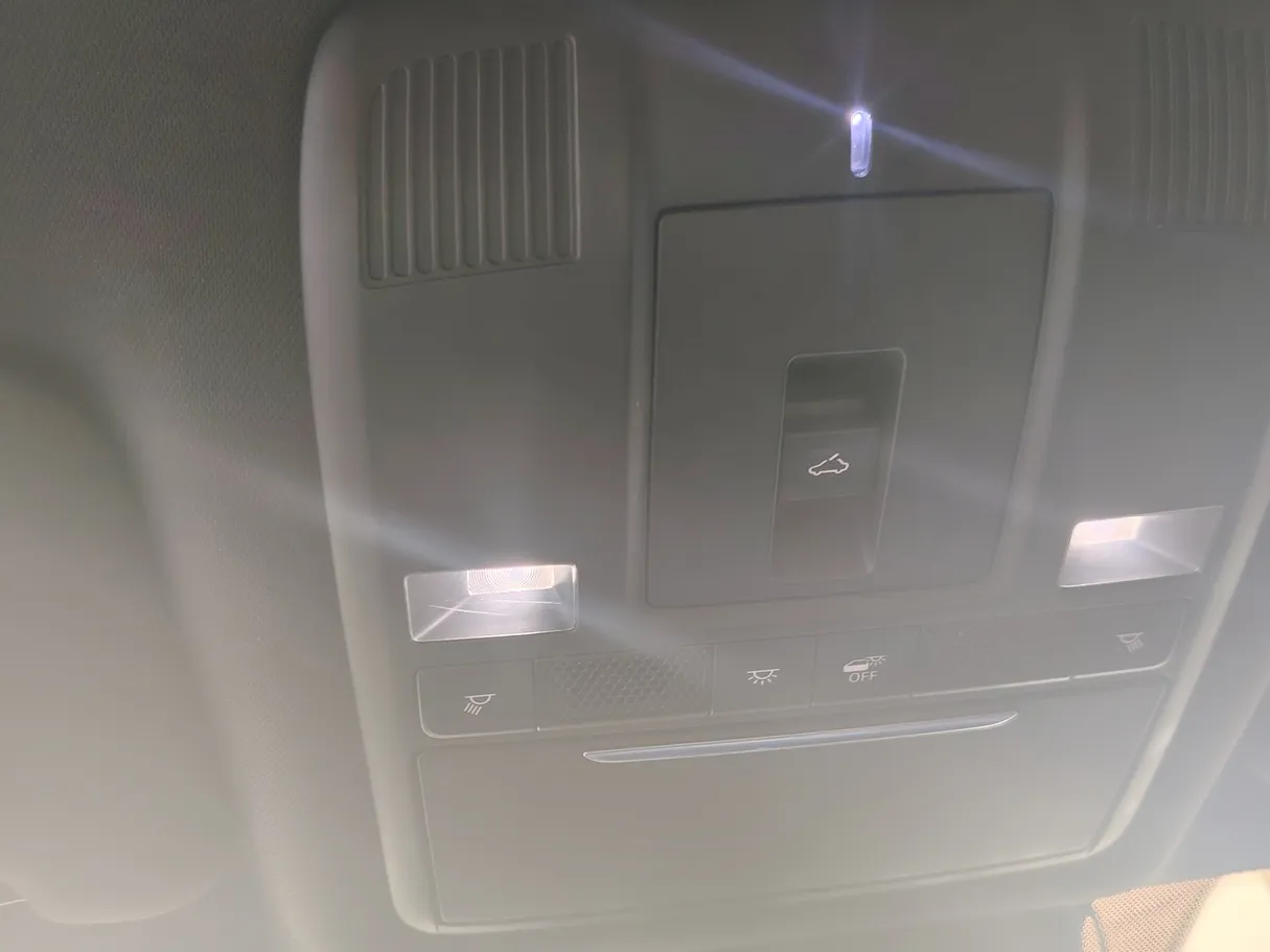 Car image 28