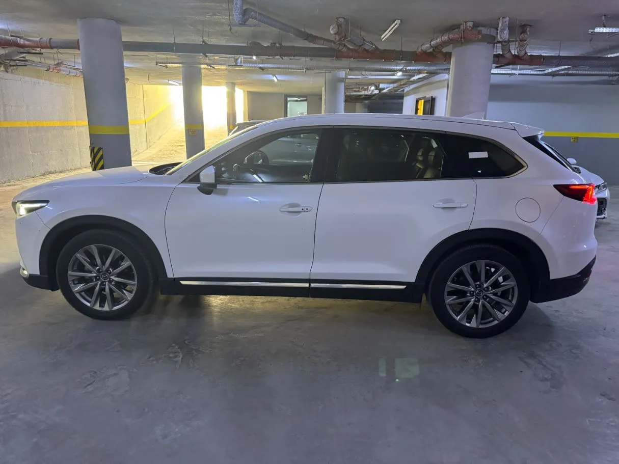 Car image 8